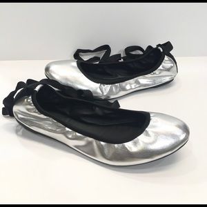 🌸Steve Madden Silver Ballet Flats Lace Up Size 8.5